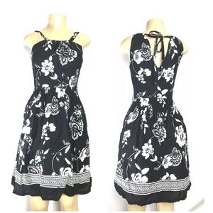 White House Black Market Dress Size 00  Black